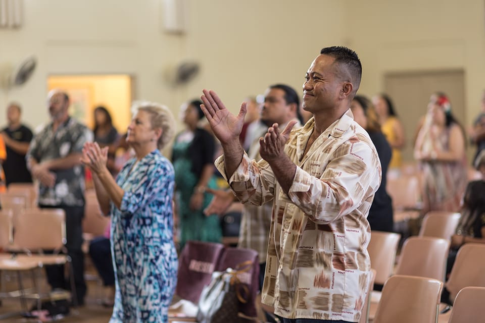 campus-image-central-worship-front-row